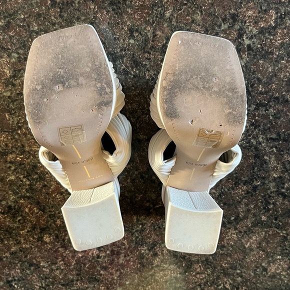 Dolce Vita Pilton Light Cream Soft-Volume Slide Block-Heel Dress Sandals - Picture 5 of 7